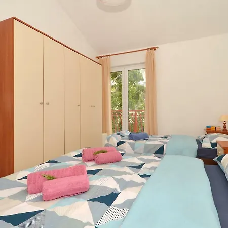 House Juretic - 50 M From The Apartment
