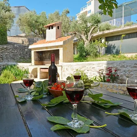 House Juretic - 50 M From The Apartment