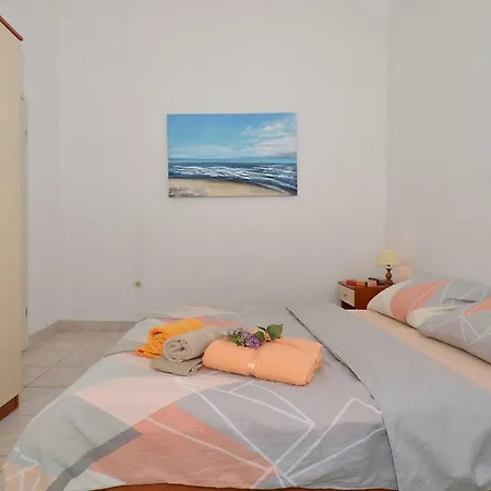 Apartment House Juretic - 50 M From The Trogir