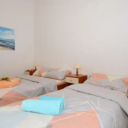 House Juretic - 50 M From The Apartment Trogir