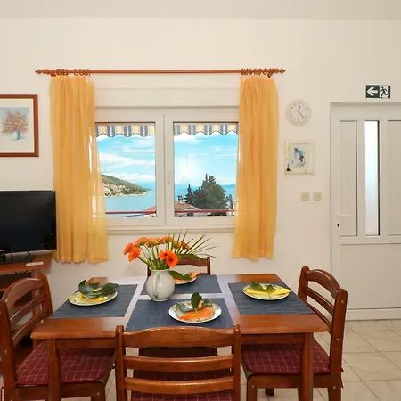 Apartment House Juretic - 50 M From The Trogir